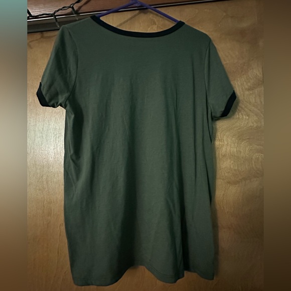 Torrid Shrute Farms Bed & Breakfast Green Tee 00 - Picture 2 of 4